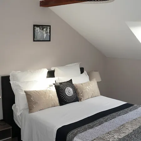 Apartment L&r