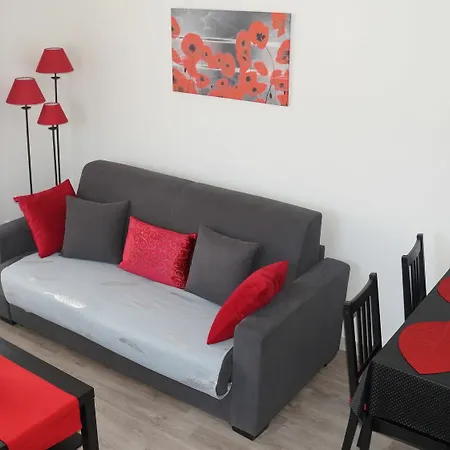 Apartment L&r