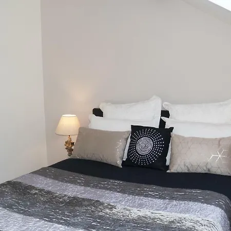 Apartment L&r